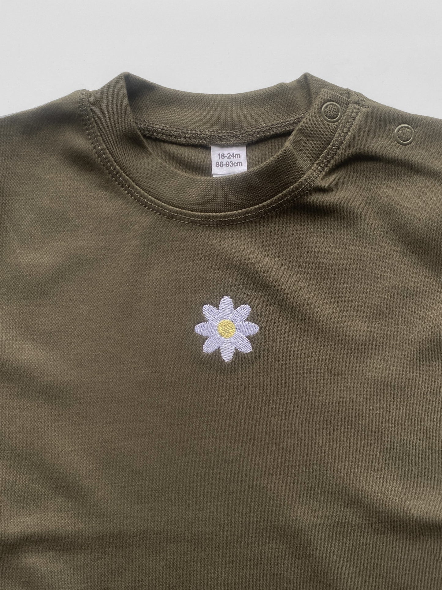 Baby T-shirt met klein ontwerp