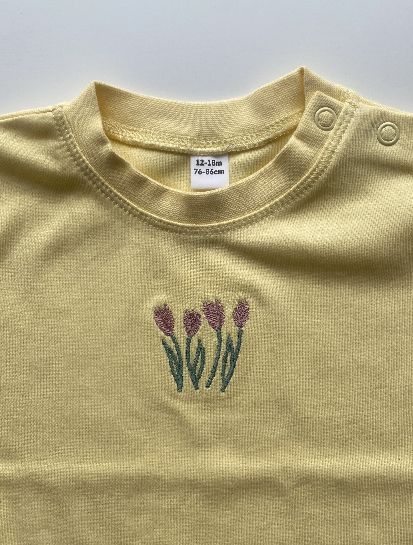 Baby T-shirt met kleine ontwerp